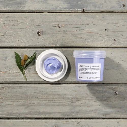 Маска для разглаживания завитка - Davines Essential Haircare Love Smoothing Instant Mask 