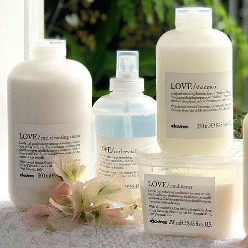 Очищающая пенка для усиления завитка - Davines Essential Haircare Love Curl cleansing cream